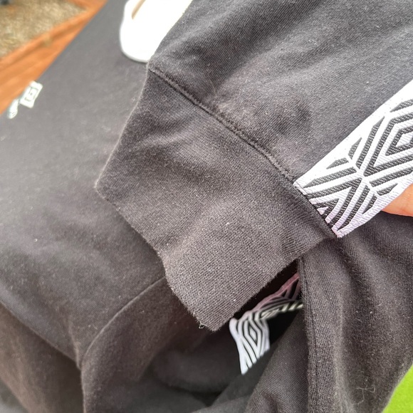 Umbro Woman’s small long sleeve soccer tee - Picture 8 of 11